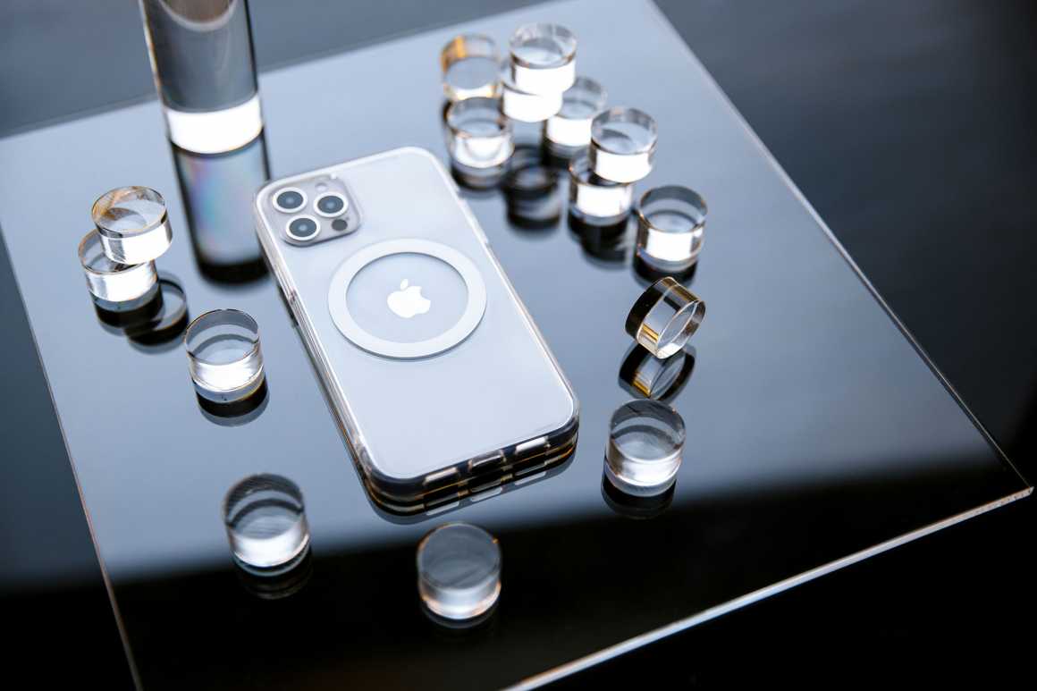 Чехол SwitchEasy MagClear для iPhone 12 Pro Max, прозрачный купить